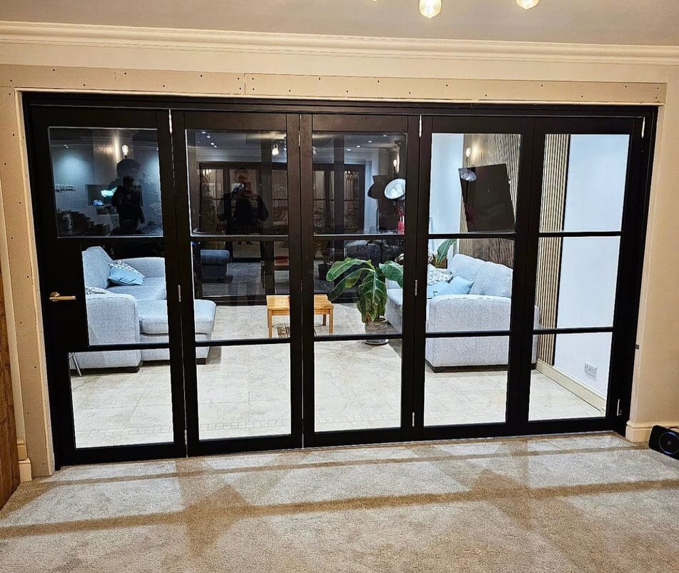 Black Heritage 4 Door Roomfold Grande (2 + 2 x 686mm Doors)